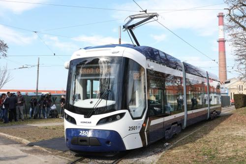 Prvi-niskopodni-tramvaj